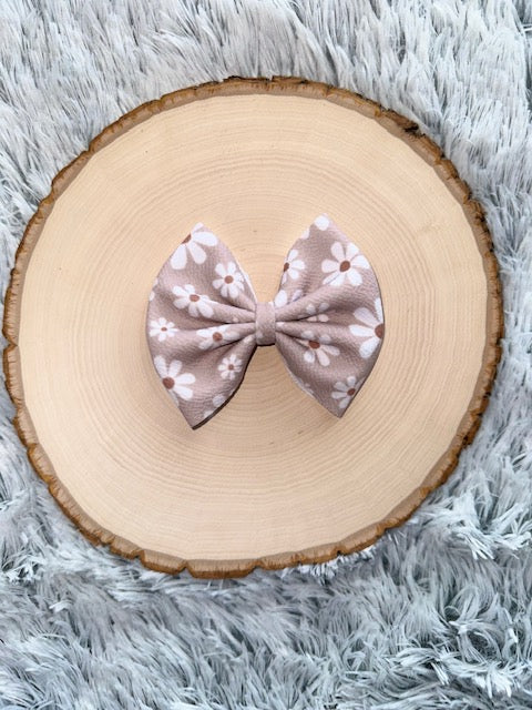 Beige Daisy